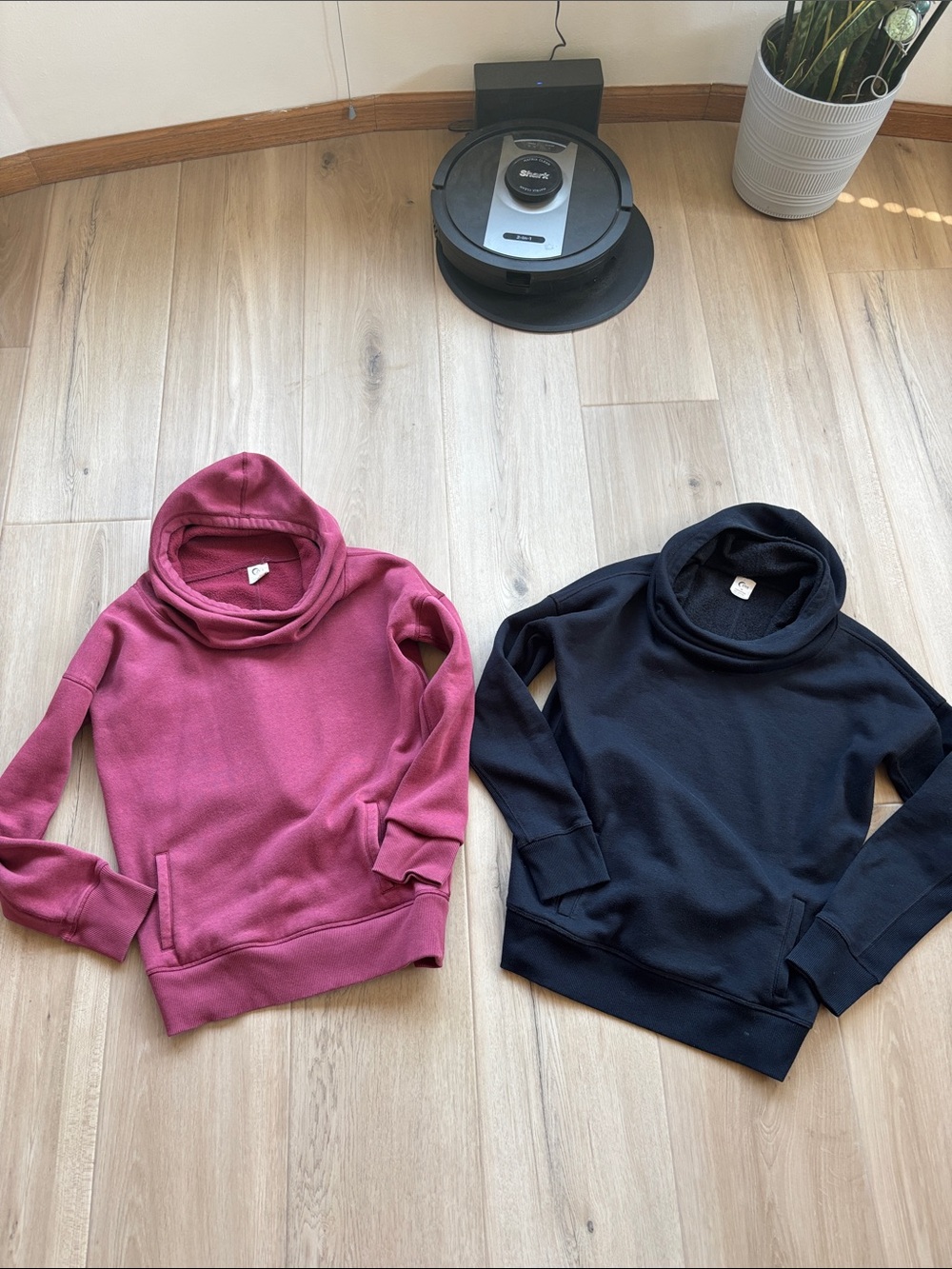 🖤lot of 2 XS Zyia Active cowl neck hoodies🖤